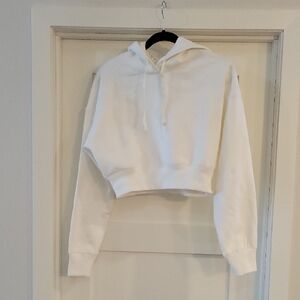 NIA cropped hoodie M NWT